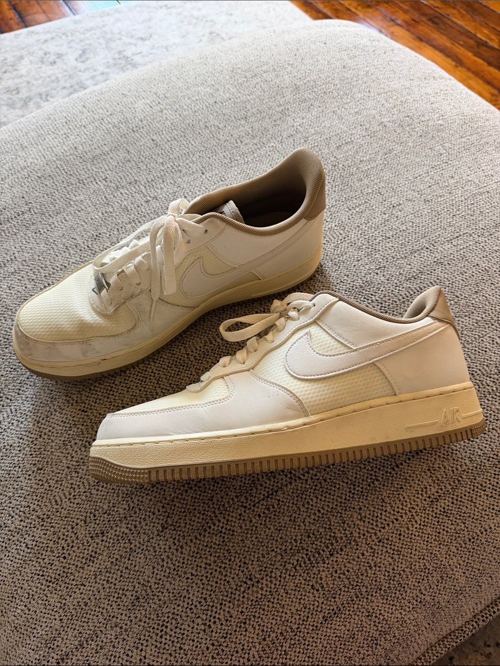 Nike Men’s Sneakers in Off-White and Beige